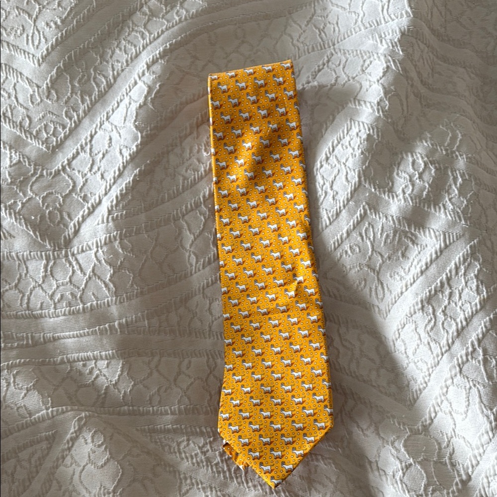 Vineyard Vines Yellow and White Patterned Tie